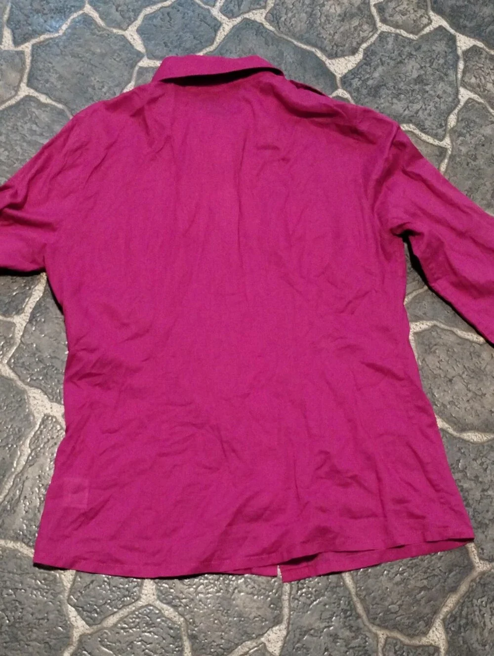 Tory Burch 100 % Lightweight cotton button up fuschia shirt size 6